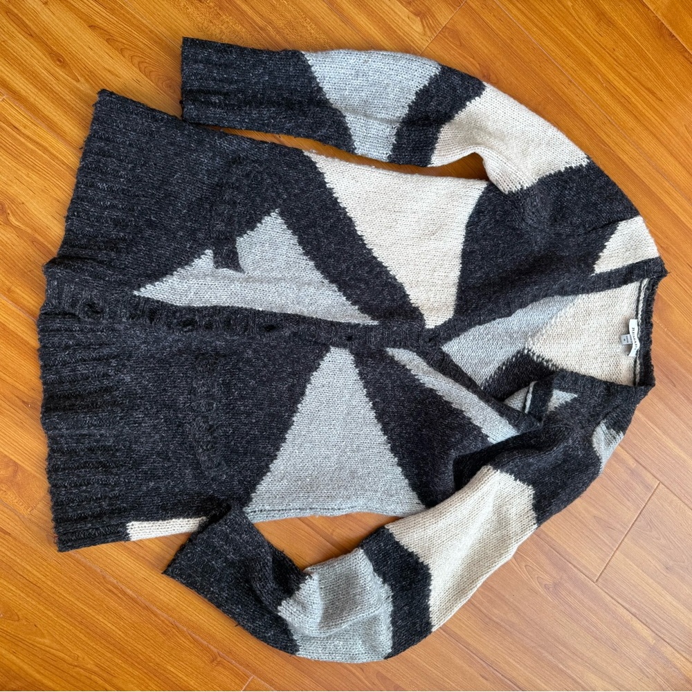 Women's Geometric Black and Gray Sweater